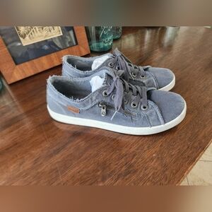 Blowfish Gray Malibu Sneakers Size 10